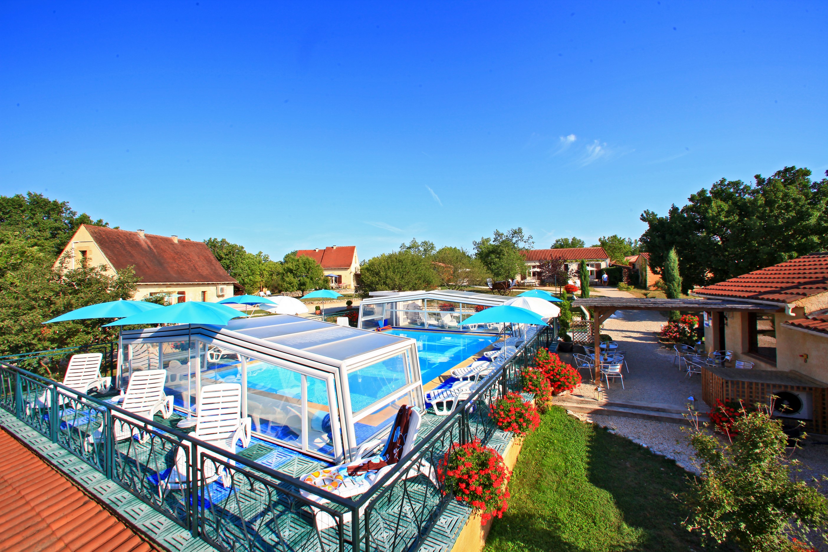 Gites avec piscine couverte et chauffée proche de Sarlat en Périgord Noir