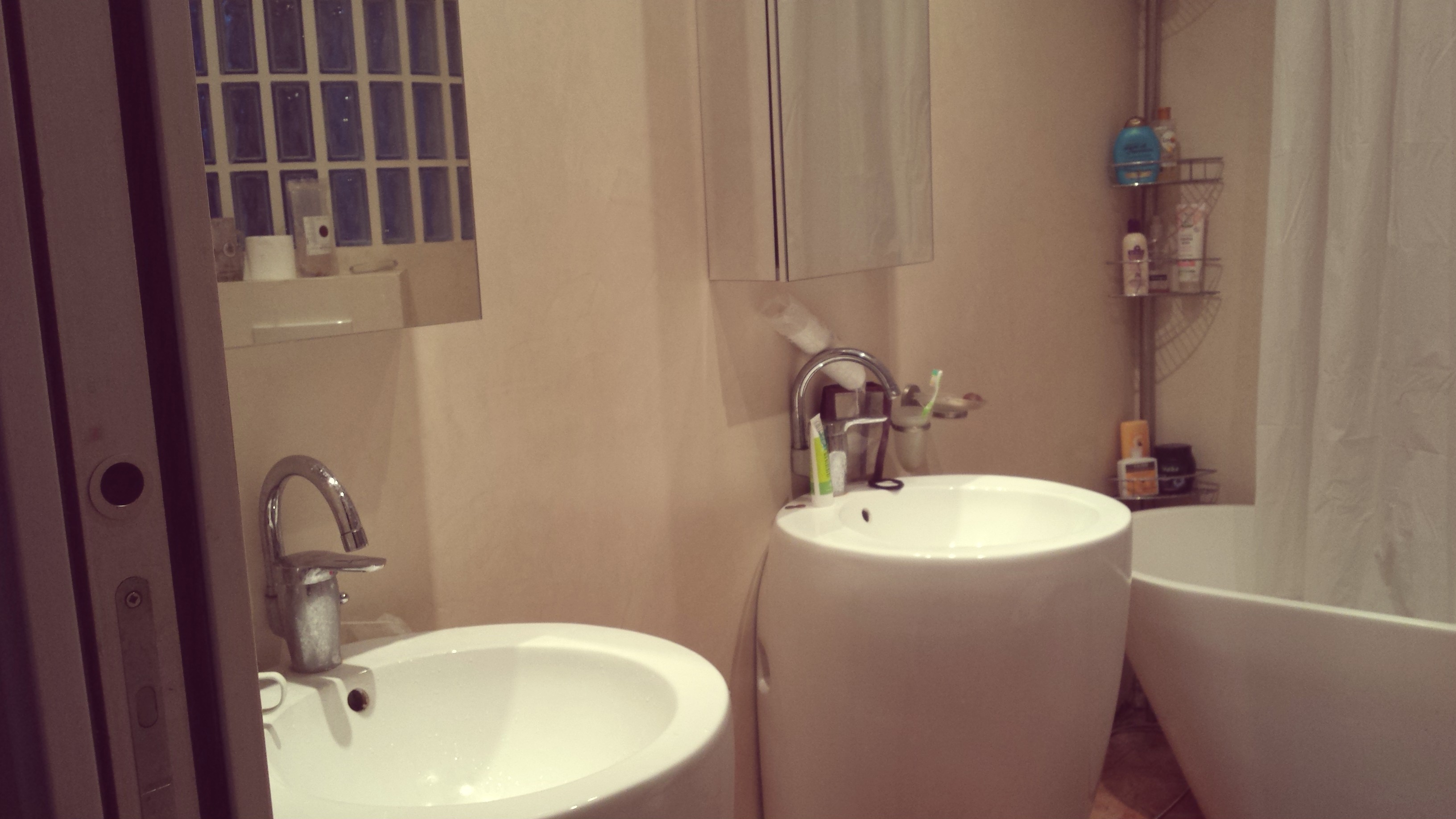 Sous-location chambre dans un immense appartement 18e